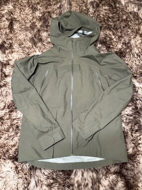 lululemon athletica Olive Green Hooded Shell Rain/Wind Jacket